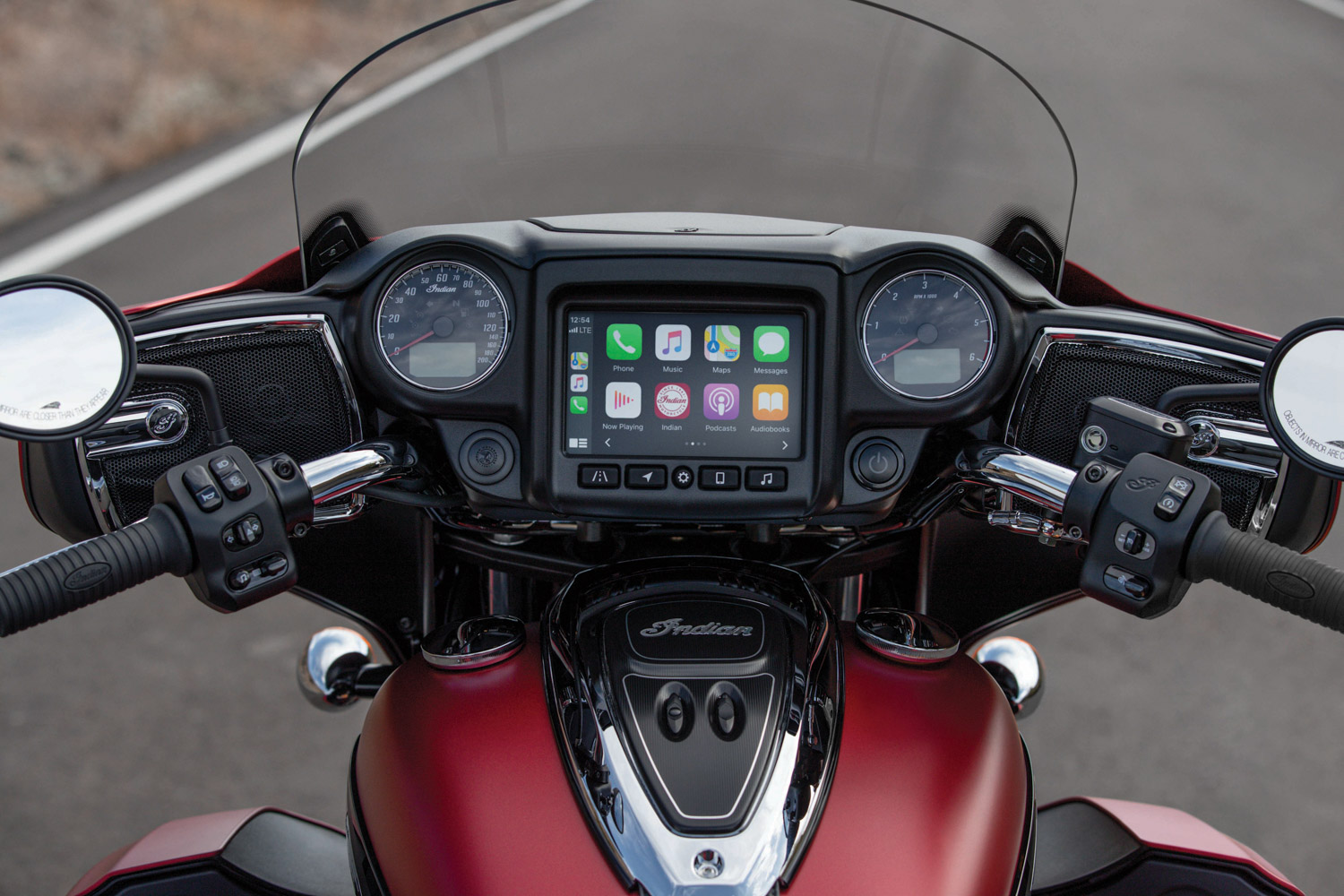 https://www.customtour.ca/wp-content/uploads/2020/08/Indian-Motorcycle-Int%C3%A9gration-d%E2%80%99Apple-CarPlay-11-of-17.jpg